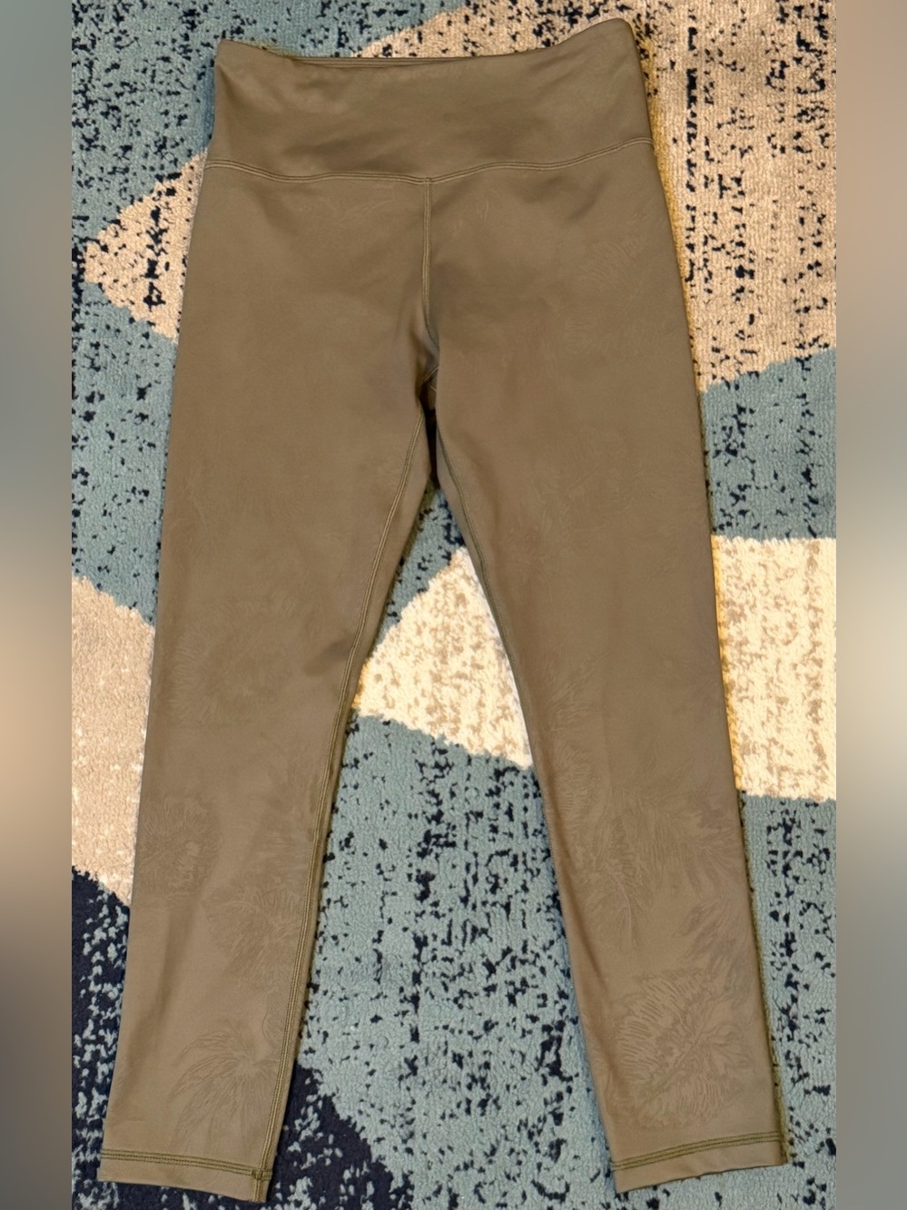 Women’s Zyia Active Olive Green Floral Embossed High Rise Crop Leggings Size 6-8